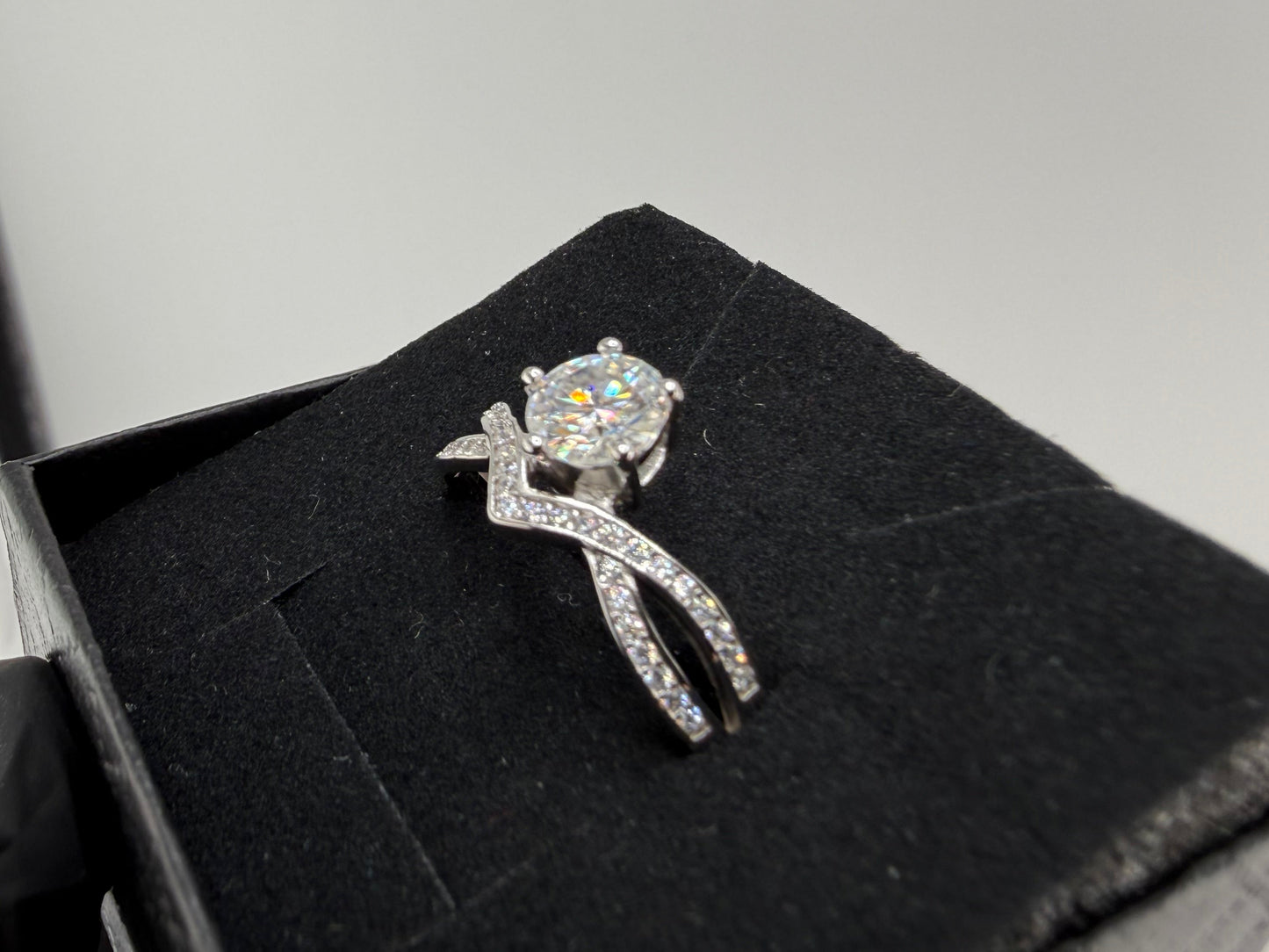 Crisscross Moissanite Ring 1ct VVS 925 Sterling Silver Size 9 Resizable Brand New